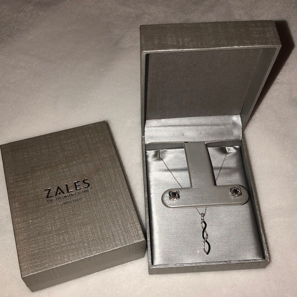 Diamond earrings and necklace set (10k white gold)